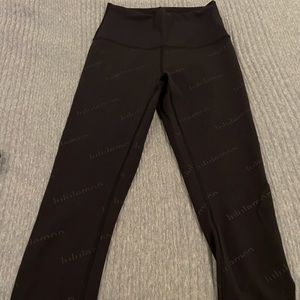 LULULEMON SIZE 6 21IN LIMITED EDITION LEGGINGS. BLK WITH GOLD